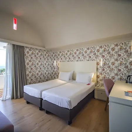 Ramada Loutraki Poseidon Resort Exterior photo