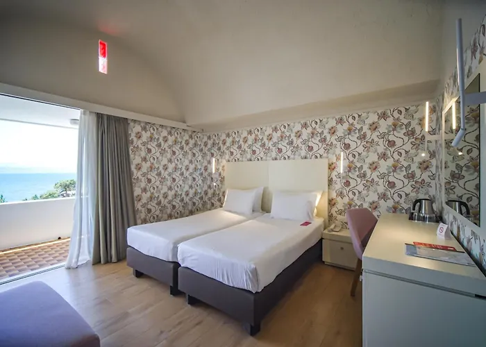 Ramada Loutraki Poseidon Resort
