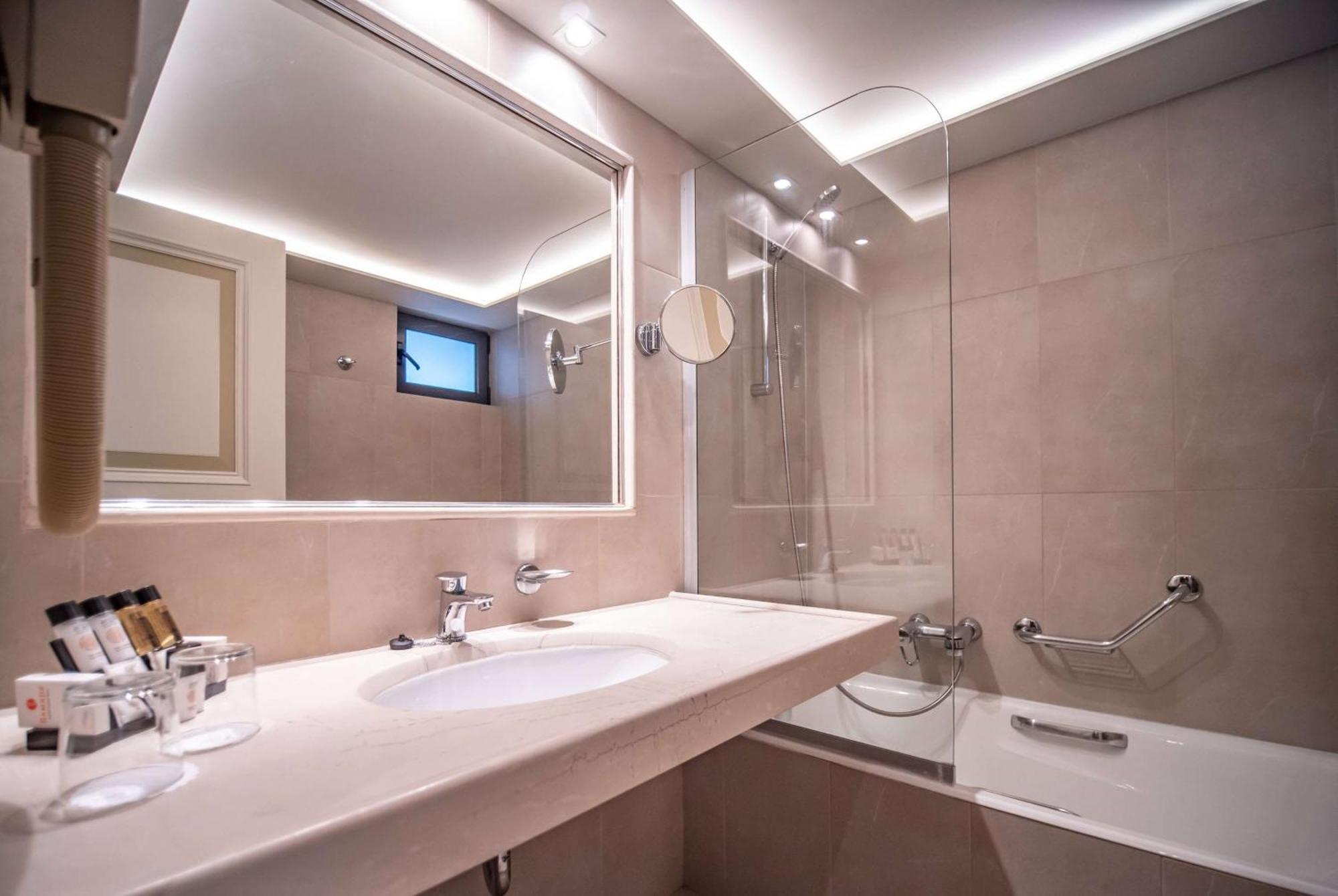 Ramada Poseidon Ξενοδοχείο 5*