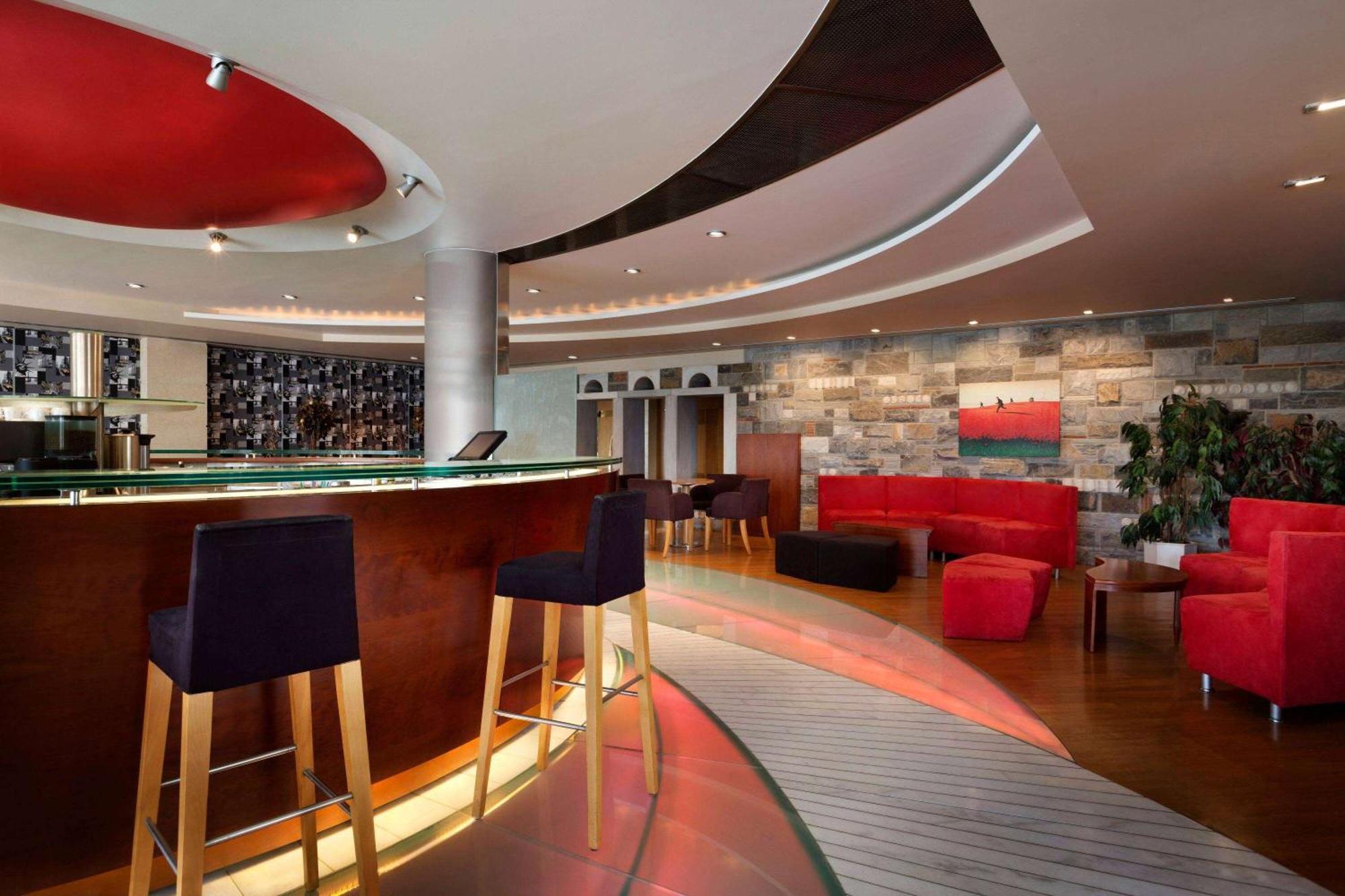 Отель Ramada Poseidon