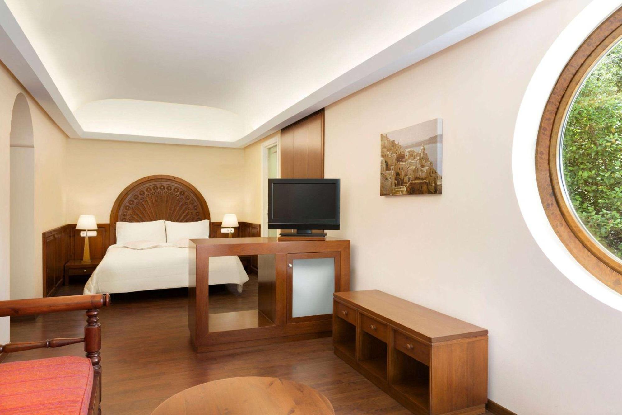 Отель Ramada Poseidon